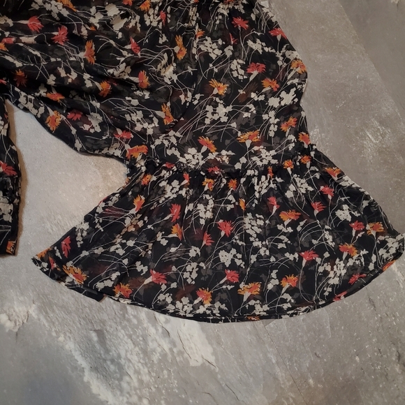 Joie "Imani" sheer blouse top. Short sleeves. 100% silk. Black. Flowers. Size S. - Picture 7 of 11
